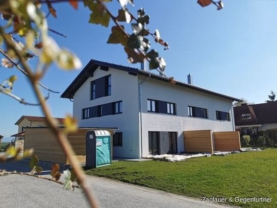 Charme und Platz - Top Reihenmittelhaus (KfW 40 Energie-Sparhaus) N. Wallersdorf *****