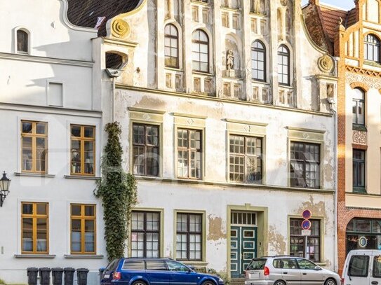 Zentral in Altstadt: schickes & ehrwürdiges MFH mit 6 WE in Altbau-Ensemble | Gut vermietet