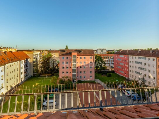 Großzügig geschnittene Dachgeschosswohnung mit schönem Ausblick über Fürth