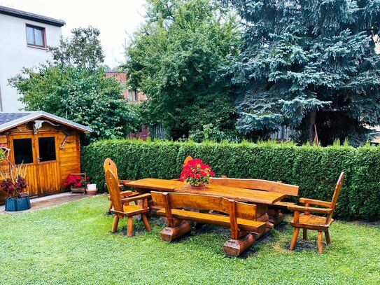 Schicke 2-Raum-Wohnung in hochwertig saniertem Haus, mit Carport und Garten