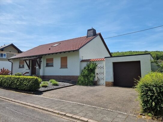 Einfamilienhaus mit viel Platz, Garage und herrlicher Aussicht!