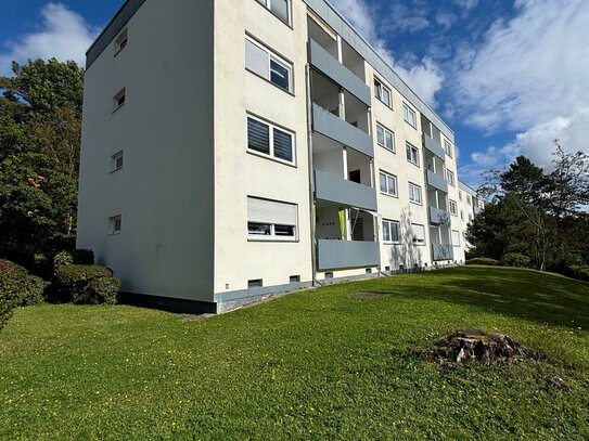 frisch renovierte 3 Zimmer Wohnung mit Südbalkon, Stellplatz und Einbauküche zu vermieten!