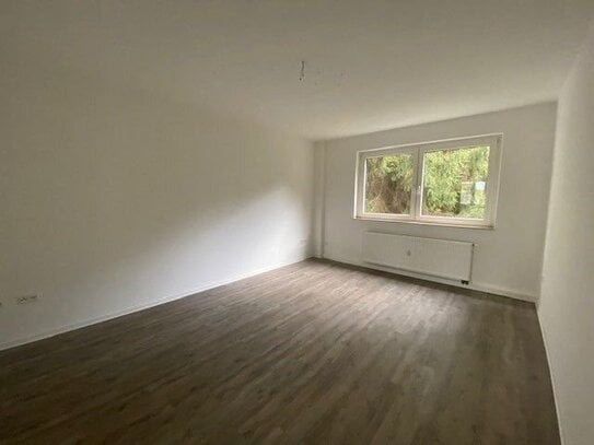 2 Zimmer Wohnung am Nordpark - neu saniert und mit allg. Garten.