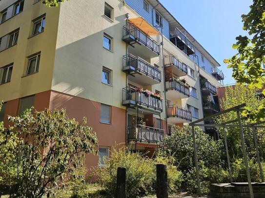 Interessante Wohnung mit großem Balkon in grüner und gepflegter Wohnanlage!