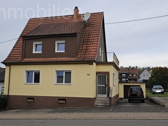 Freistehendes renoviertes Einfamilienhaus.