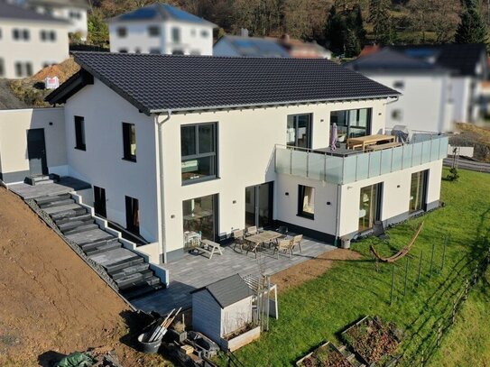 Neuwertiges Einfamilienhaus mit fantastischem Ausblick