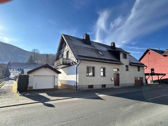 Charmantes Einfamilienhaus mit großzügigem Garten und Garage in Marsberg-Beringhausen