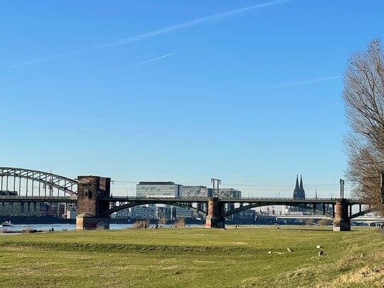 SELTENES ANGEBOT - SEHR GROSSE Stadtwohnung mit 5 Zimmern in zweiter Reihe in Köln-Poll