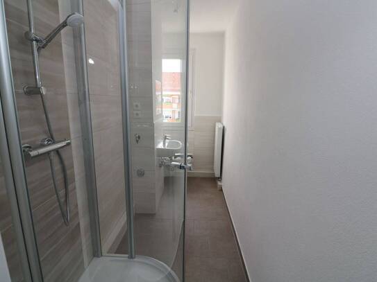 *Es grünt so grün* - Schnäppchen-2RW mit Dusche im Familiengarten