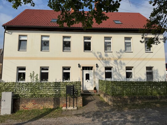 Ein bis Dreifamilienhaus in einem alten Dreiseitenhof mit eigenem Park in Beesenlaublingen