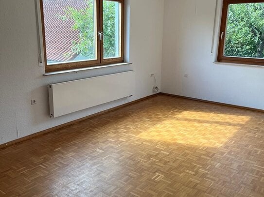 Gepflegte 3-Zi-Wohnung mit Blick ins Grüne, Gartenanteil, Einbauküche und Stellplatz, !nur mit Wohnberechtigungsschein!