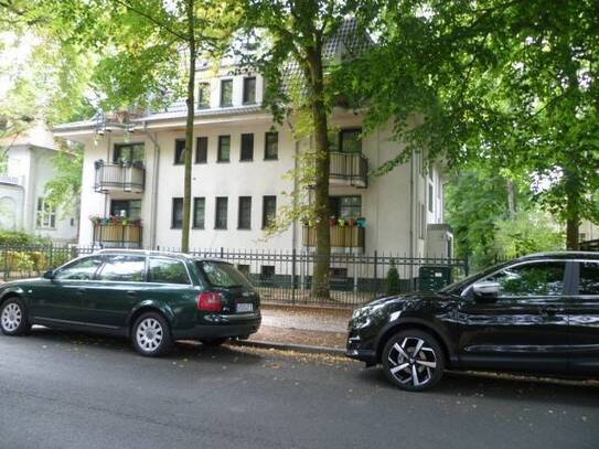 Babelsberg nahe Griebnitzsee, großzügige DG-Maisonettewohnung, Fahrstuhl, ruhige Grünlage