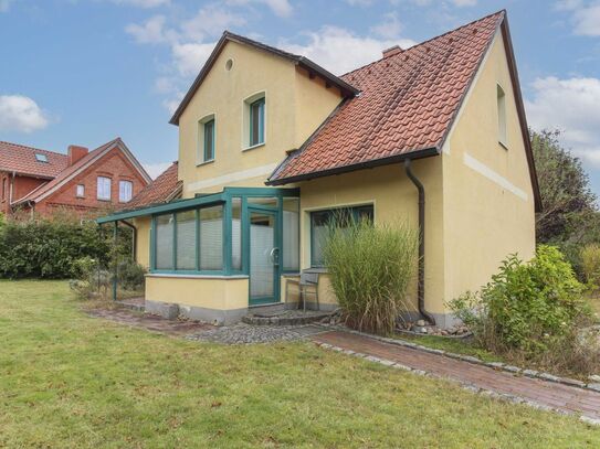 Exklusives Zuhause mit Top-Architektur sowie Garten, Terrasse und Carport