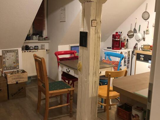 charmante 2-Zimmer-Wohnung im Dachgeschoss eines Fachwerkhauses – Leben im Herzen von Quedlinburg