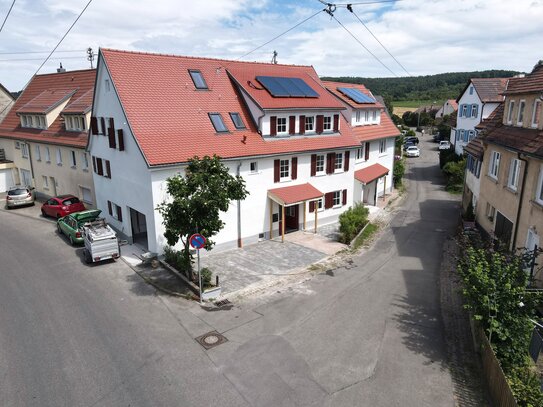 Attraktive Kapitalanlage: Gut vermietete, großzügige Doppelhaus in Tübingen-Kilchberg