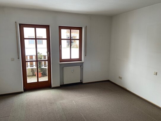 Sonnige, ruhige 3-Zimmer-Wohnung, gut geschnitten mit Balkon und Terrasse inkl. Tiefgaragenstellplatz