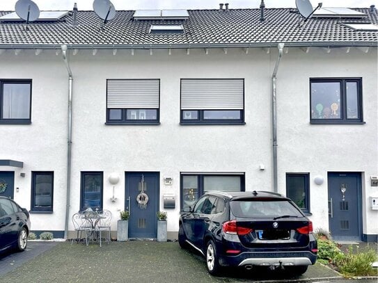 Modernes Wohnen in zentraler Lage Stilvolles Rheienmittelhaus mit Garten und Terrasse in Hennef