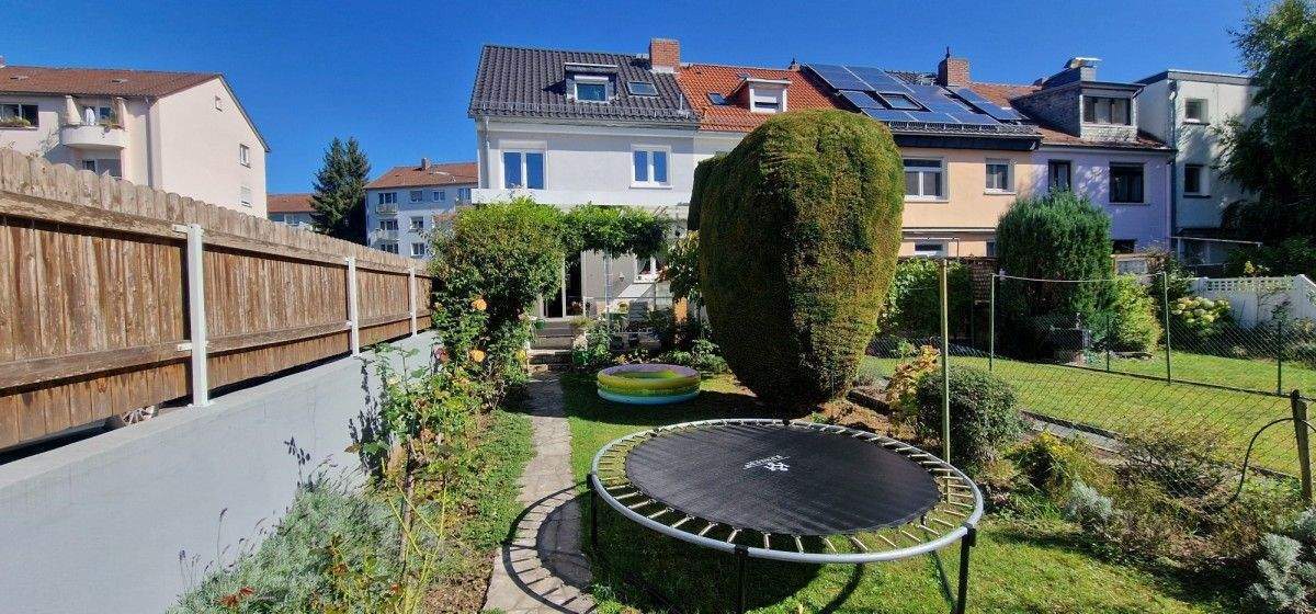 Schmuckes Reihenendhaus unmittelbar an der Nidda und dem Brentano-Park!