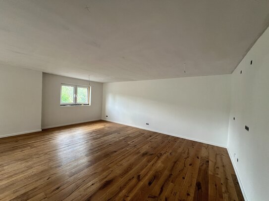 **NEUBAU-Erstbezug 3-Zimmer-Wohnung mit Balkon / Fahrstuhl**