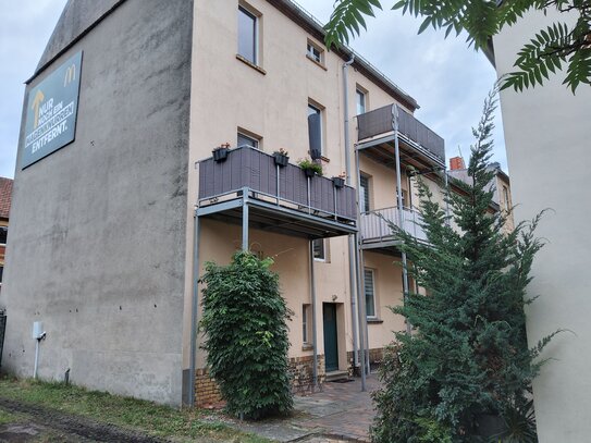 3- Raum- Wohnung im sanierten und modernisierten Altbau mit Balkon