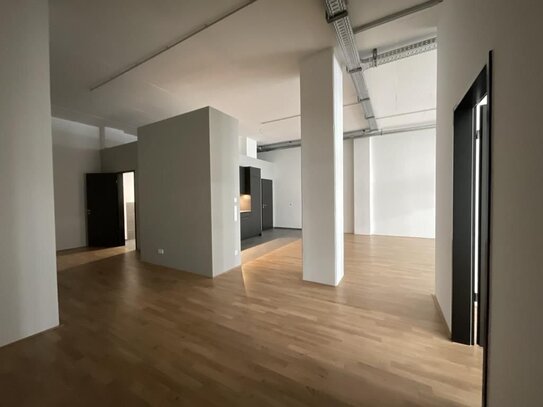 3-Raum-Loft auf großzügigen 127m² im Tabakquartier mit Parkett, Balkon und EBK.