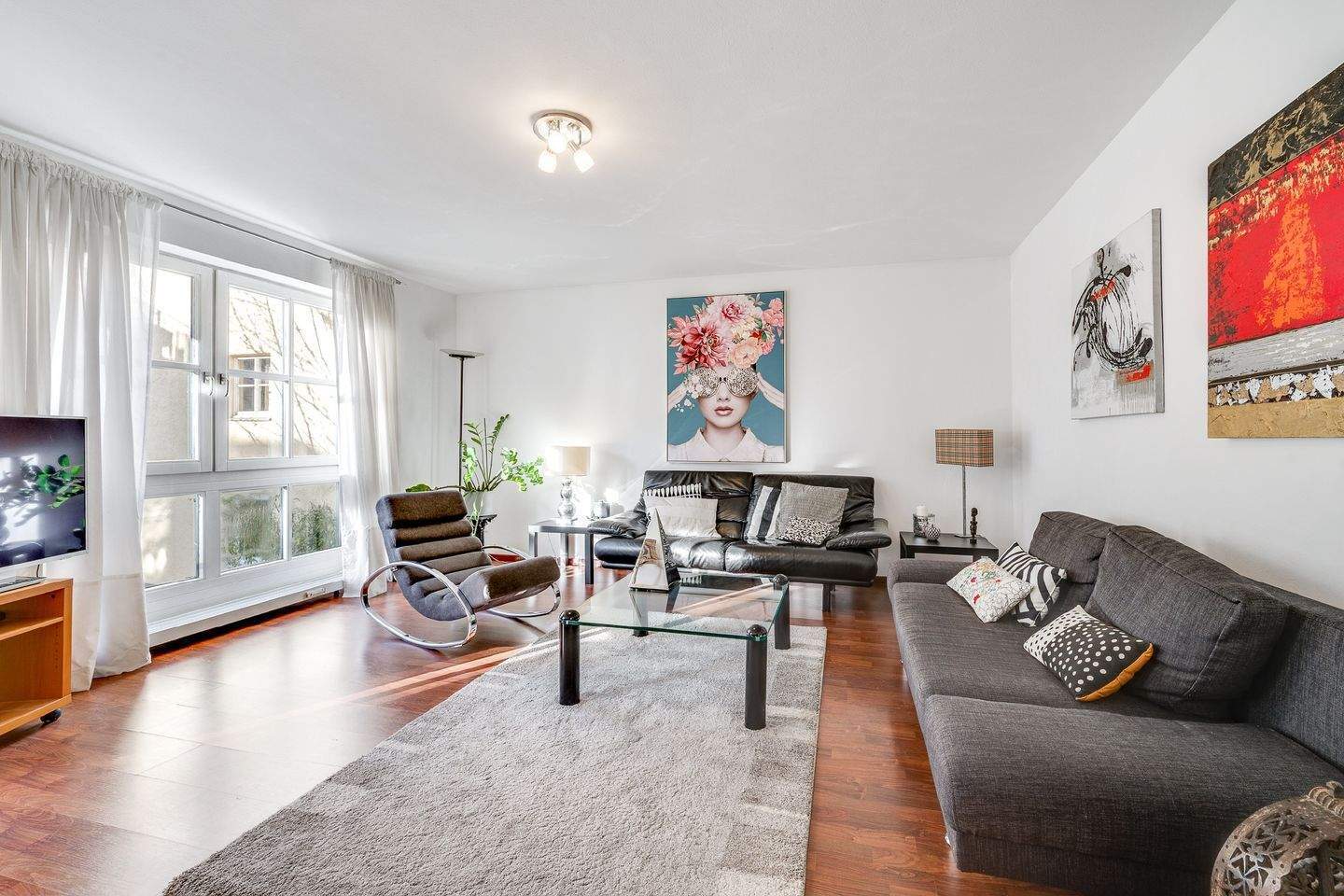 AIGNER - Rarität in Bestlage Münchens: Stilvoll möblierte 2,5-Zimmer-Wohnung im Gärtnerplatzviertel