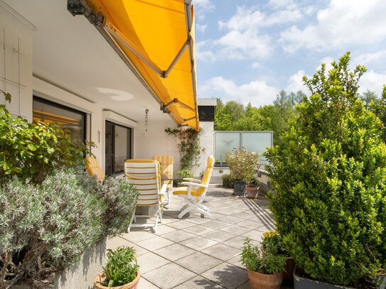 sonnige 3,5 Zimmer Dachterrassenwohnung mit Blick ins Grüne