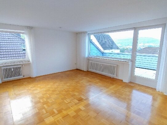 Renovierte ca. 69m² große 2-Zimmer-Dachgeschosswohnung mit Loggia am Funckepark