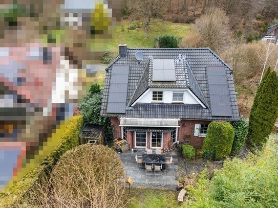 Rösrath-Hoffnungsthal: Freistehendes Einfamilienhaus mit Einliegerwohnung sucht neue Familie!