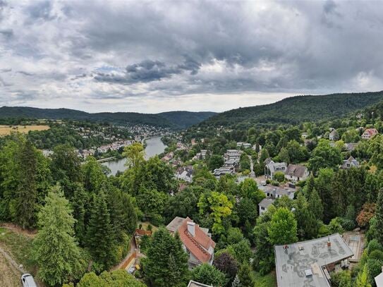 Sofort frei: außergewöhnliches Einfamilienhaus in Hanglage mit traumhaftem Ausblick