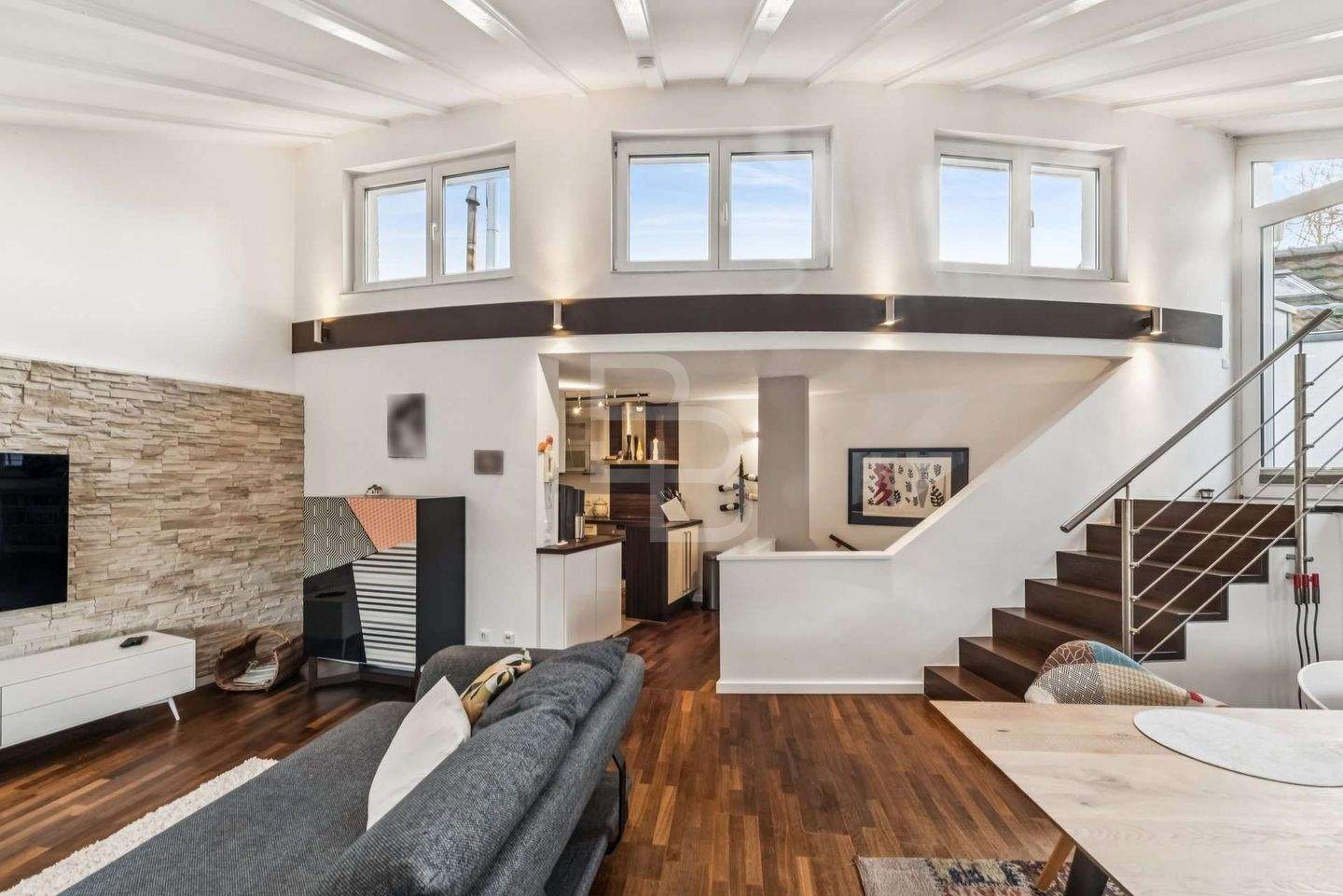 Haus-in-Haus: Maisonette mit Dachterrasse!