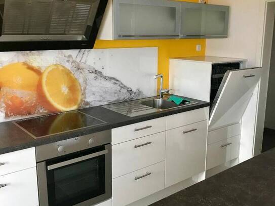Moderne 3-Zi-Wohnung mit Balkon und TG-Platz