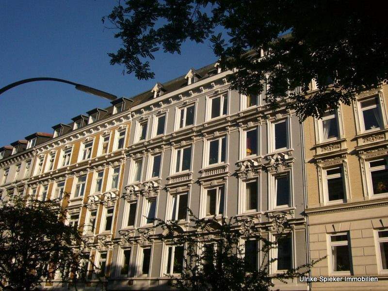 Attraktive Dachfläche zum selber ausbauen: Aufzuteilen in 2 Einheiten