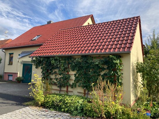 freistehendes Einfamilienhaus mit Keller, Garten und Garage