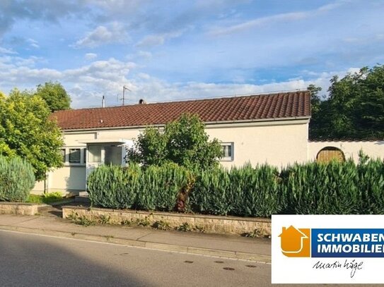 Renovierungsbedürftiger Bungalow in Hanglage mit Garage und Garten in Elchingen zu verkaufen!