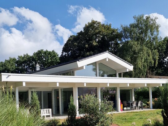 Exklusiv gelegener Bungalow voller Licht und Wärme mit paradiesischen Ausblick