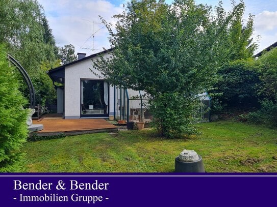 Gepflegter Bungalow mit großem Grundstück und Blick ins Grüne zu verkaufen!