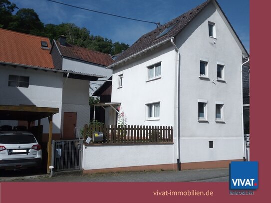 Historisches, kleines EFH mit Nebengebäude und Carport. Zusätzliche Fläche im Dachgeschoss!