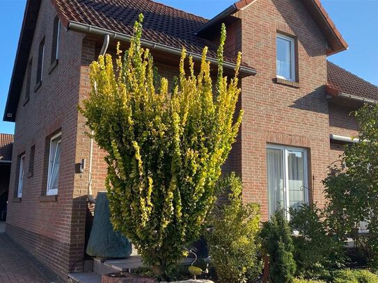 Sandkrug: Individuelle Doppelhaushälfte auf ruhigem Hintergrundstück!