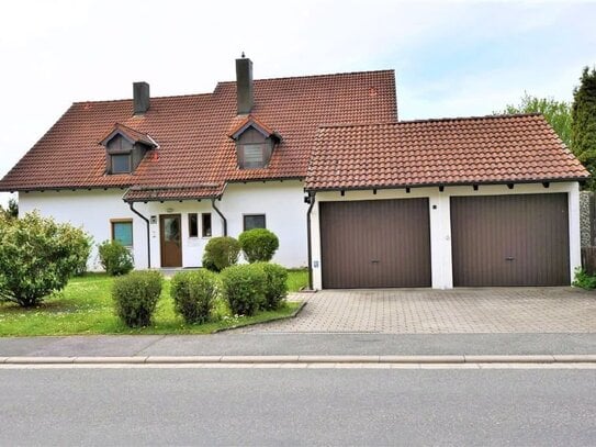 Gepflegte 3-Zimmer-Wohnung mit Wintergarten, Garage und Gartenanteil in Niederfüllbach