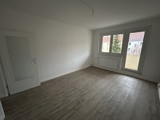 Schnell sein! Renovierte 3-Zimmer-Wohnung mit Balkon!