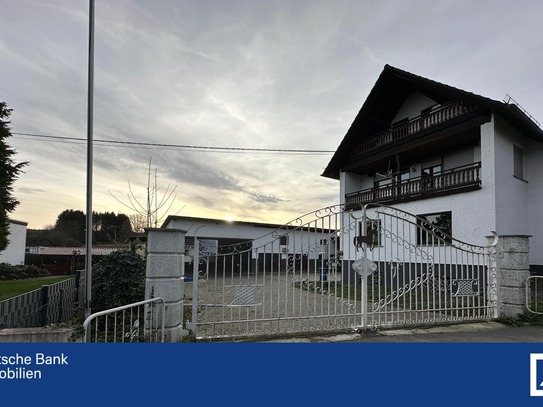 Charmantes Doppelhaus mit Stallungen und großem Grundstück - Landleben pur im Westerwald