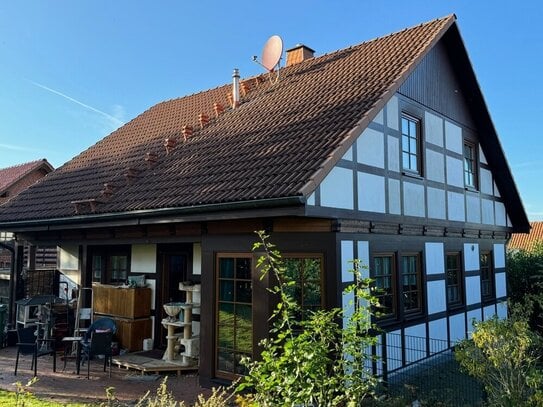 Freistehendes Einfamilienhaus im Landhausstil mit Einliegerwohnung. Leben abseits der Stadt!