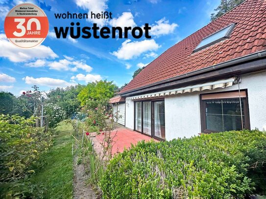 FÜR ZWEI FAMILIEN: HAUS MIT DOPPELHAUSCHARAKTER UND EINBAUKÜCHEN + GARAGE + DOPPELCARPORT