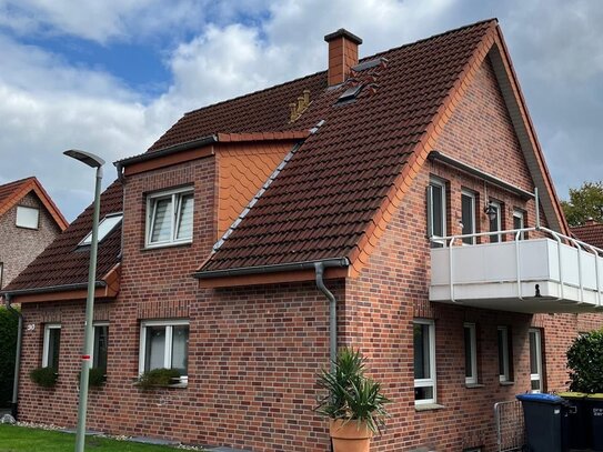 **Großzügige Wohnung mit Balkon im Zweifamilienhaus in ruhiger Wohnlage!**