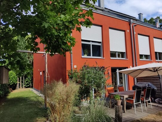 Reiheneckhaus 6 Zi, 2 Bäder mit Garten, Garage+ Stellplatz in Erlenstegen