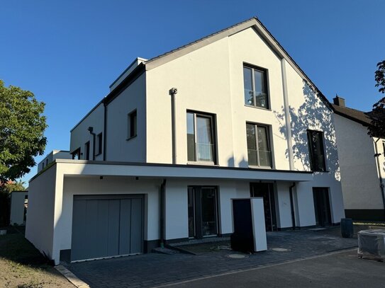 Schmuckstück im ersten OG, 62 qm mit Balkon im Erstbezug in Topausstattung.