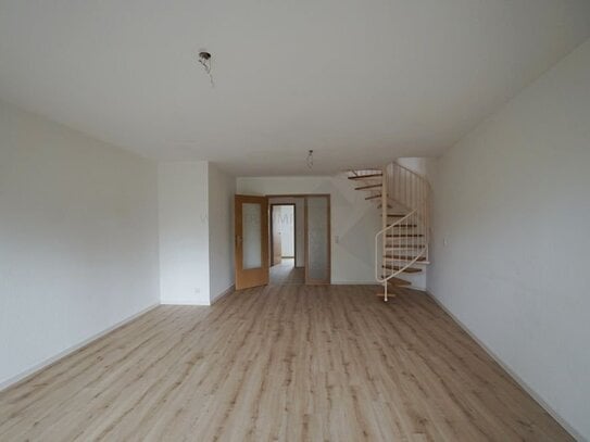 NEU renovierte Maisonette-Wohnung im Dachgeschoss mit Balkon in Marienthal