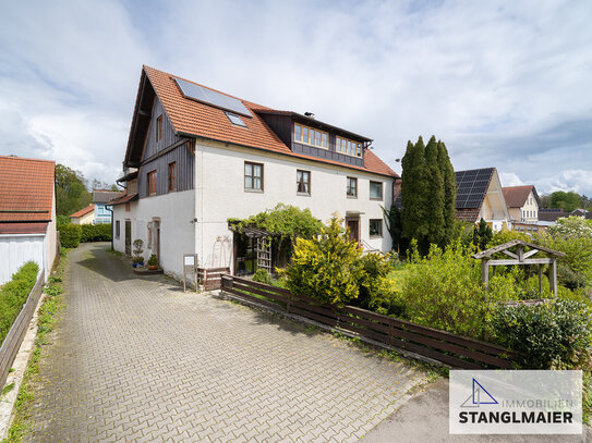 Wohnen und arbeiten! Zweifamilienhaus mit angrenzender Werkstatt und Lager