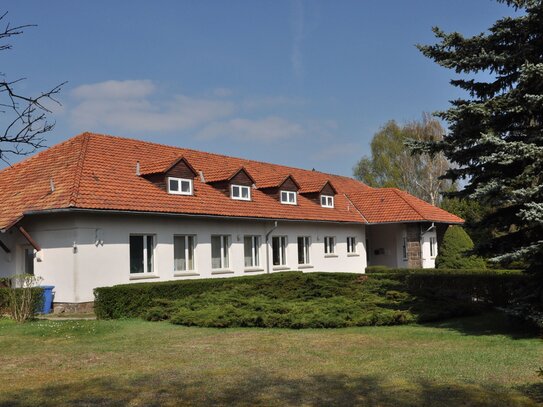 Nach Komplettsanierung Voraussichtlich ab 01.01.2025 !!! 3- Raum Wohnung Dachgeschosswohnung im Landambulatorium